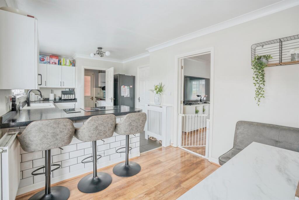 House in Cardiff, Llantrisant - View 4