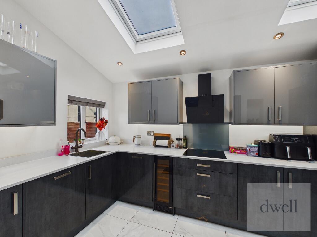 Cote Lane, Farsley, LS28 5ED photo 3