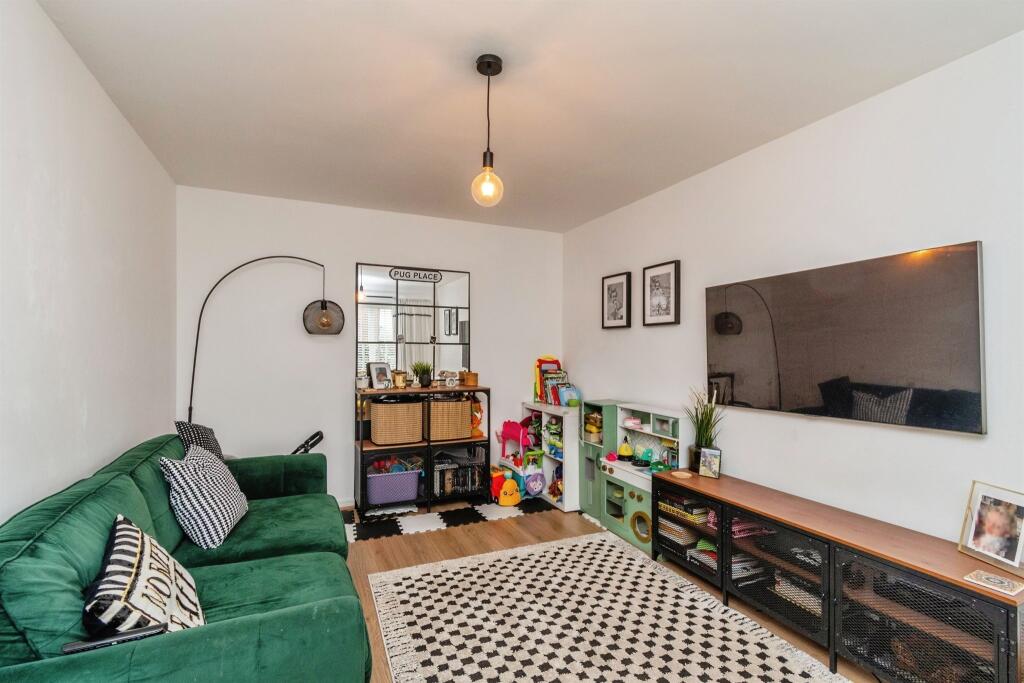 House in Walsall, West Midlands - More