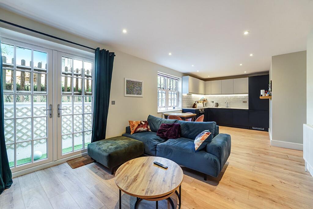 Apartment in London, Royal Borough of Kingston upon Thames - View 2
