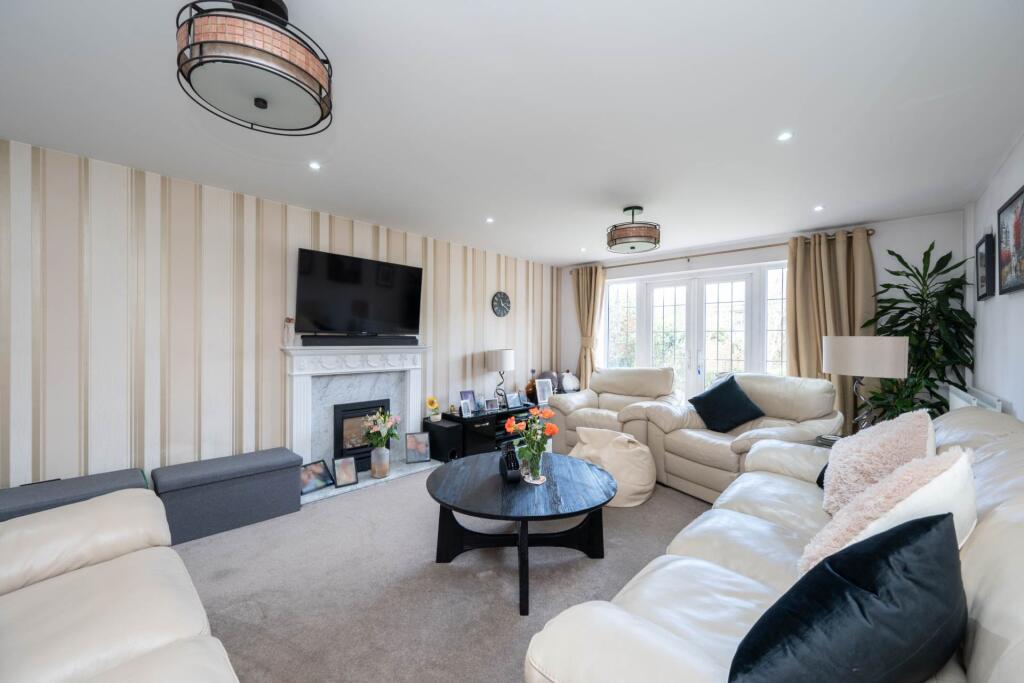 House in Horsham, Littlehaven, North Horsham - View 3