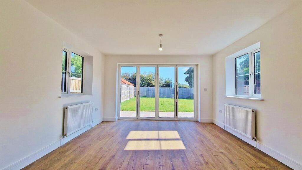 Colchester Road, Thorpe-le-Soken, Essex photo 3