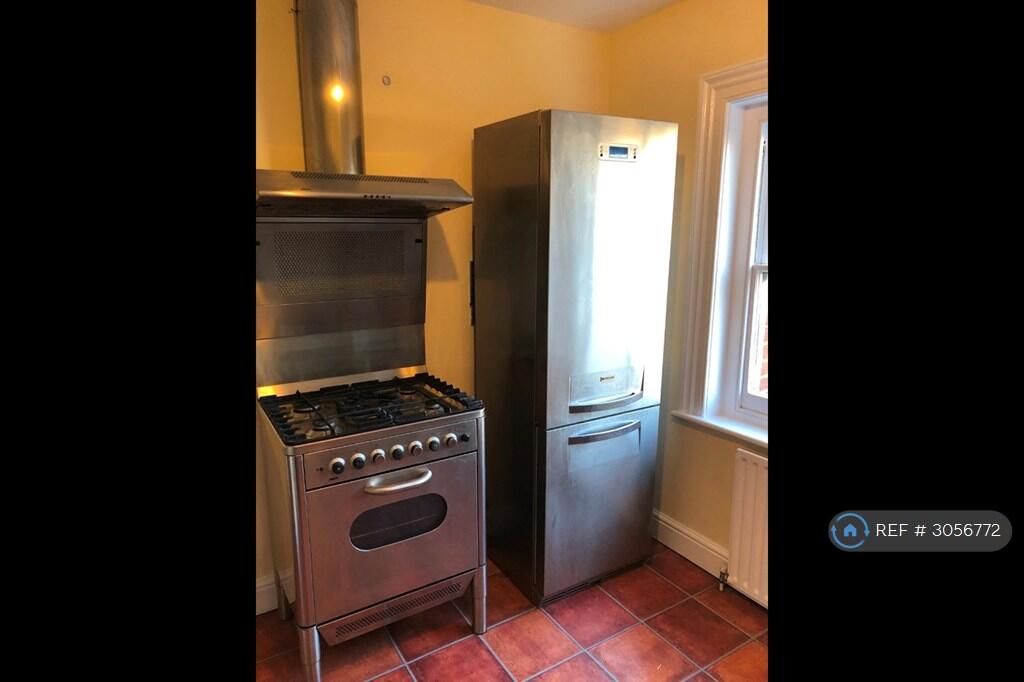 Apartment in London, Stockwell Park, Stockwell - View 2