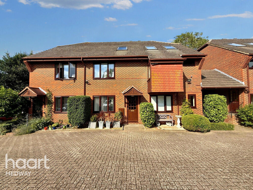 1-bed flat on Valley View Road, Rochester, £150,000