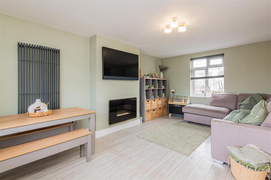 Swanspool Parade, Wellingborough photo 4