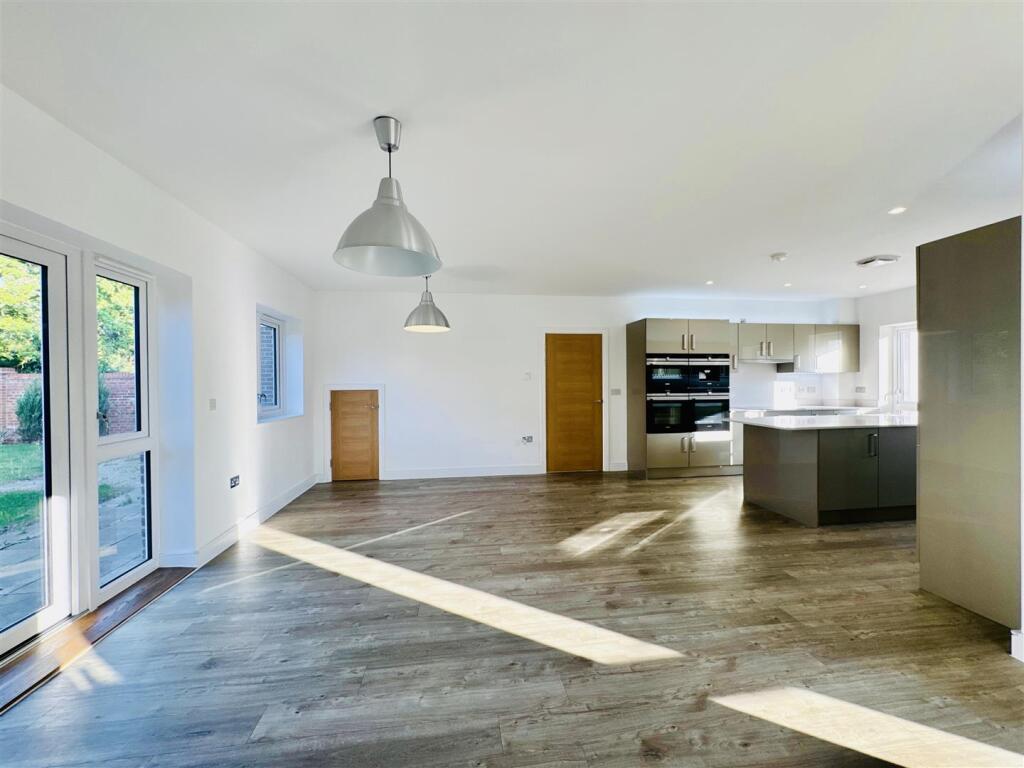 Archer Grove, Arborfield Green, Reading photo 4