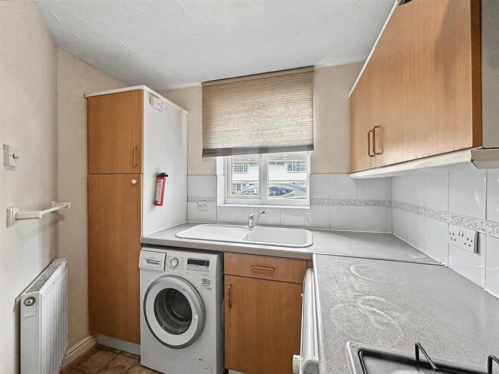 House in Dunstable, Central Bedfordshire - View 2