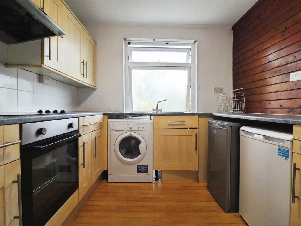 Apartment in Penarth, Llandough - More