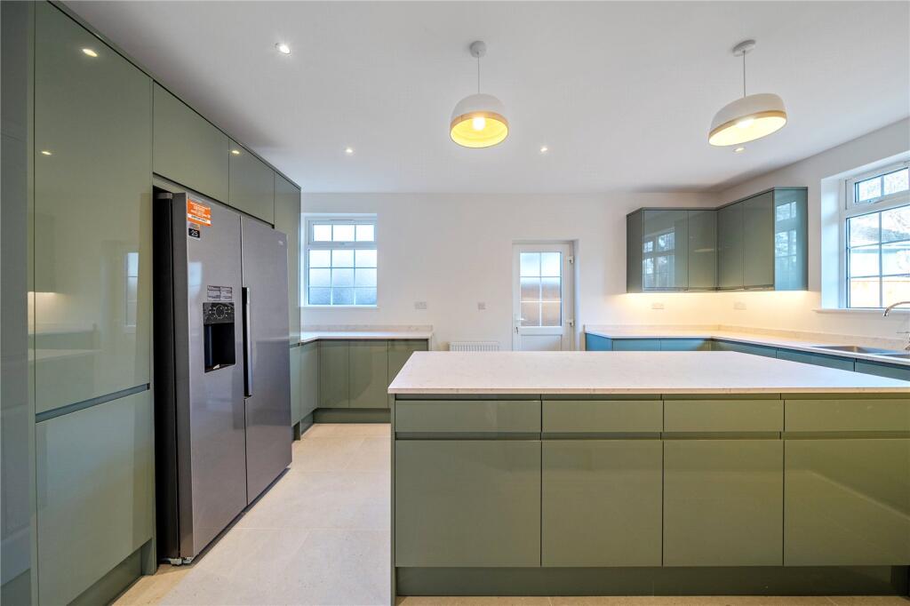 Thornhill Road, Ickenham, Uxbridge photo 4