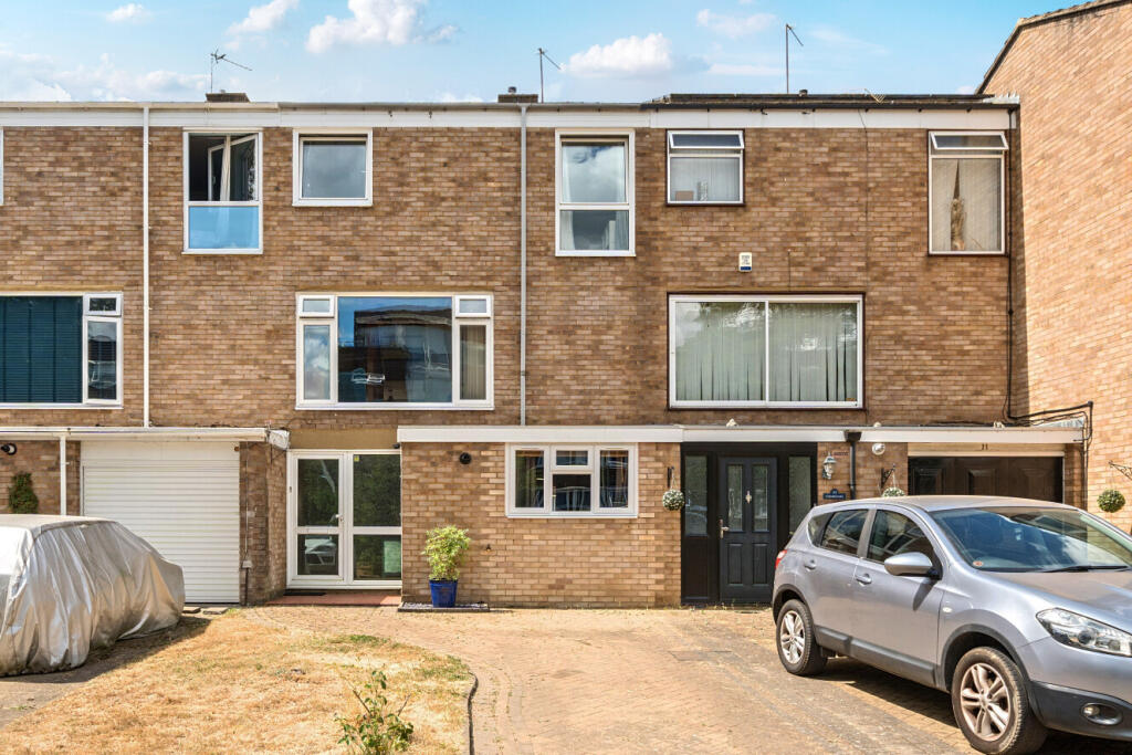 House in London, Pickhurst, Hayes - More