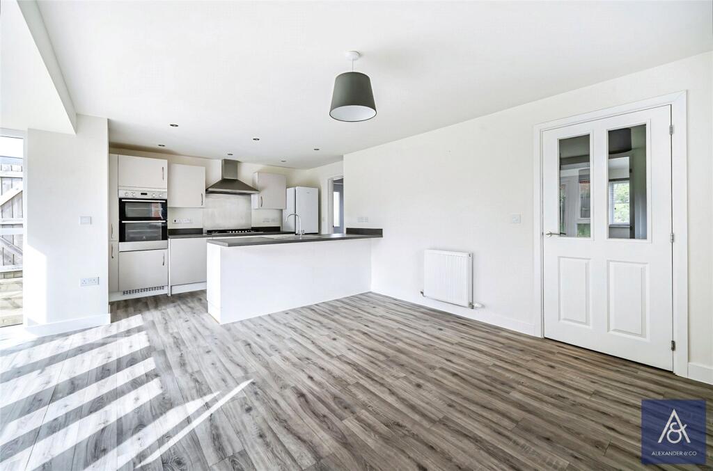 House in Brackley, Radstone Fields - View 3