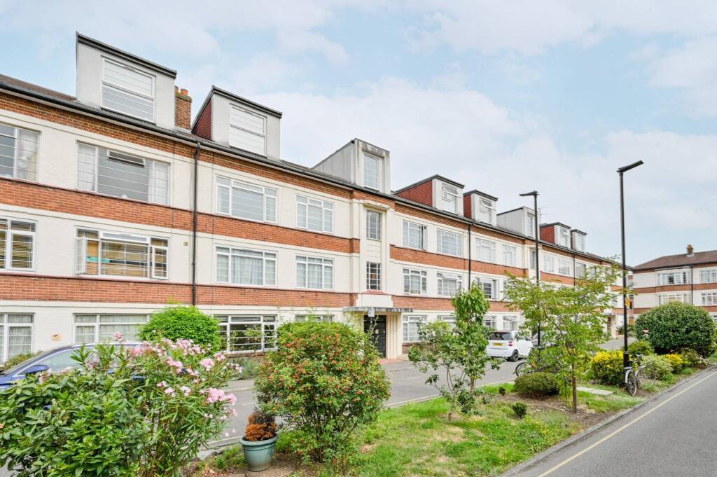 3-bed flat on Manor Vale, Brentford, BRENTFORD, TW8, £485,000