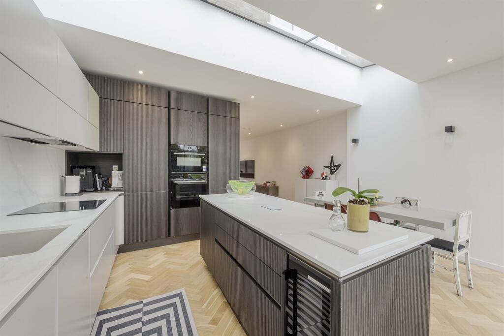 Pangbourne Avenue, Kensington And Chelsea, London, W10 – pohled 3