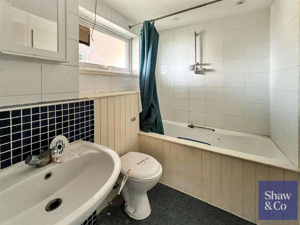 Harris Close, Hounslow photo 4