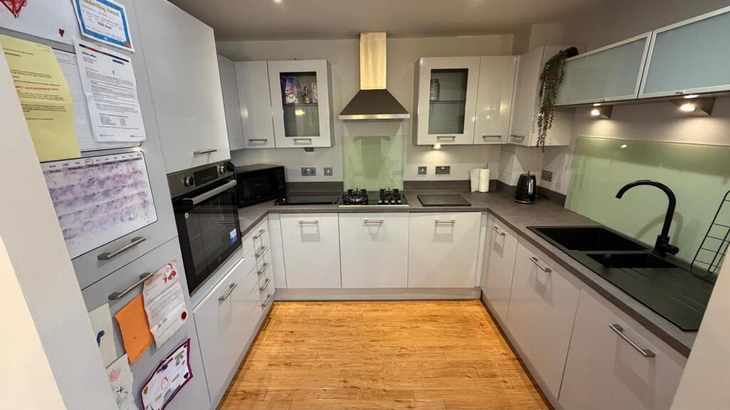 St. Catherines Road, Lincoln Court, L20 photo 2