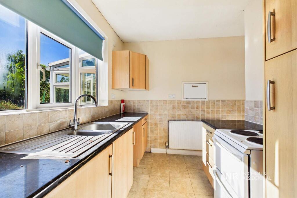 House in Kingston upon Thames - More