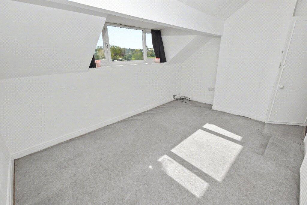 House in Leeds, New Blackpool, Farnley - More