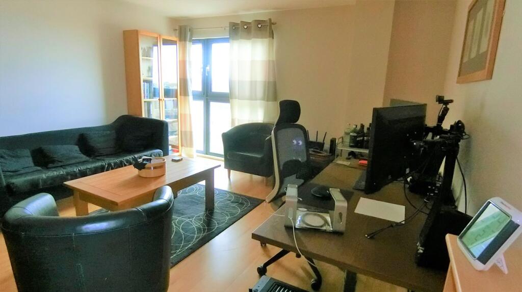Apartment in Cardiff, Crockherbtown, Castle - View 2