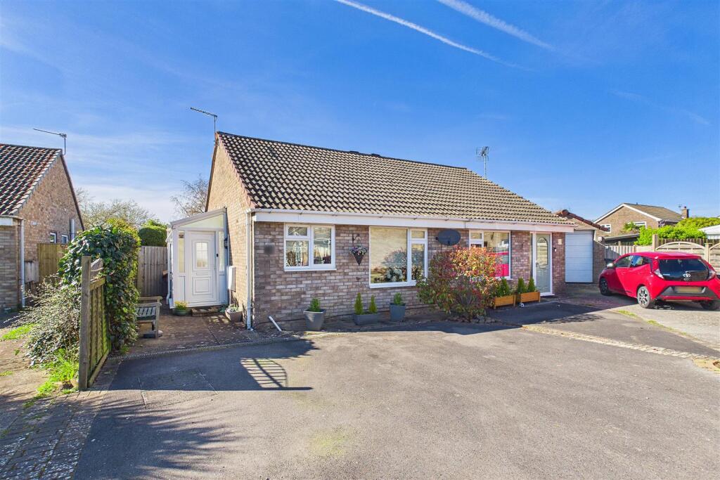 Main image of property: Peaceful cul-de-sac near Clevedon seafront