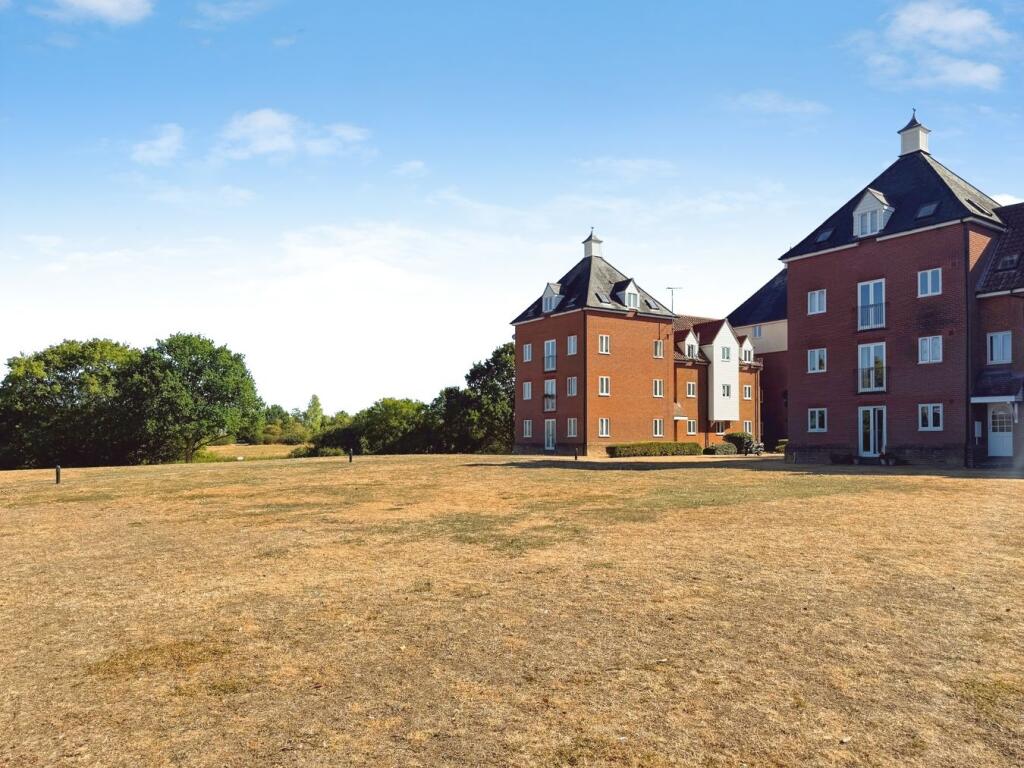 Apartment in Chelmsford - View 3