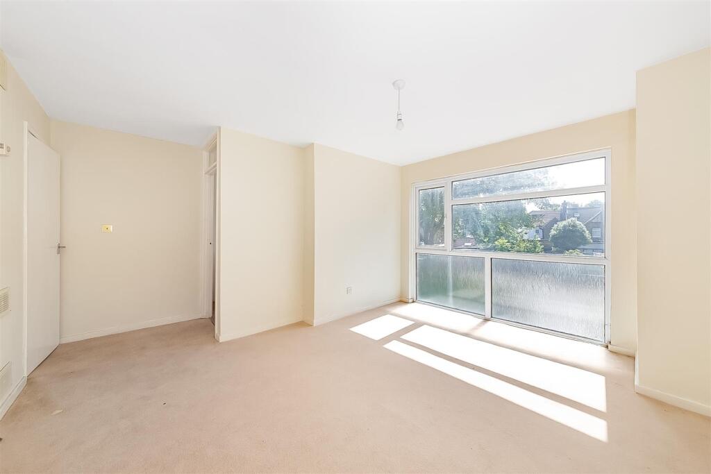 Apartment in London, London Borough of Bromley - View 4