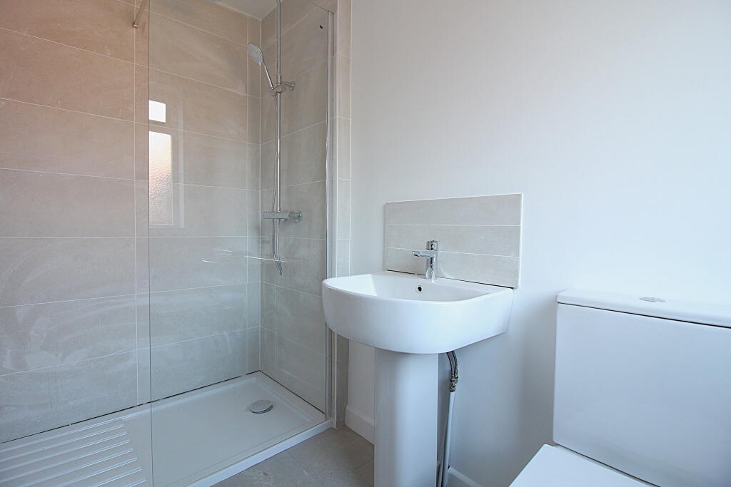 House in Hart, Eversley - View 4