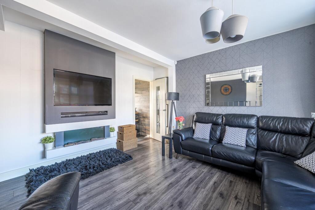 Elmfield Road, Castle Bromwich. BIRMINGHAM, B36 0HN photo 3