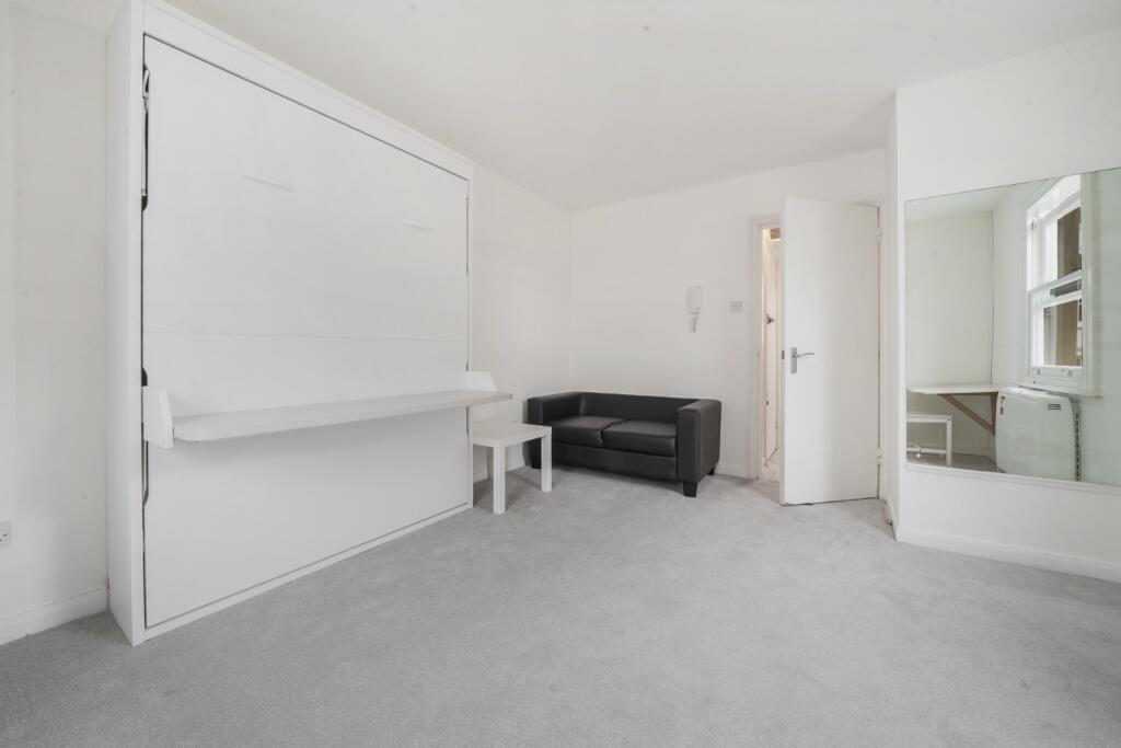 Studio flat for rent