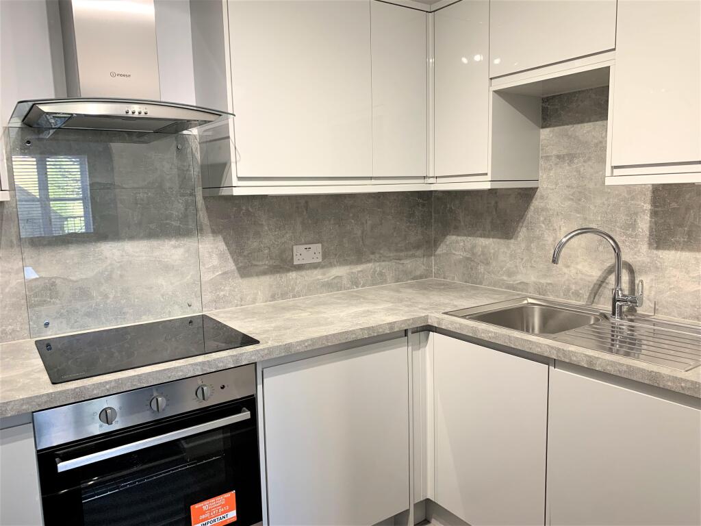 Apartment in Watford - View 5