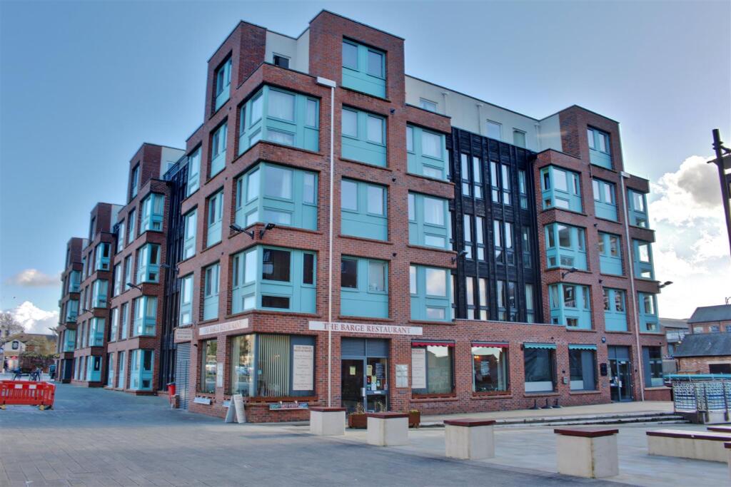 Main image of property: Barge Arm, Gloucester Docks