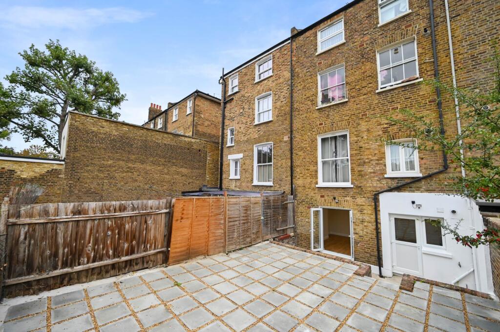 Apartment in London - More