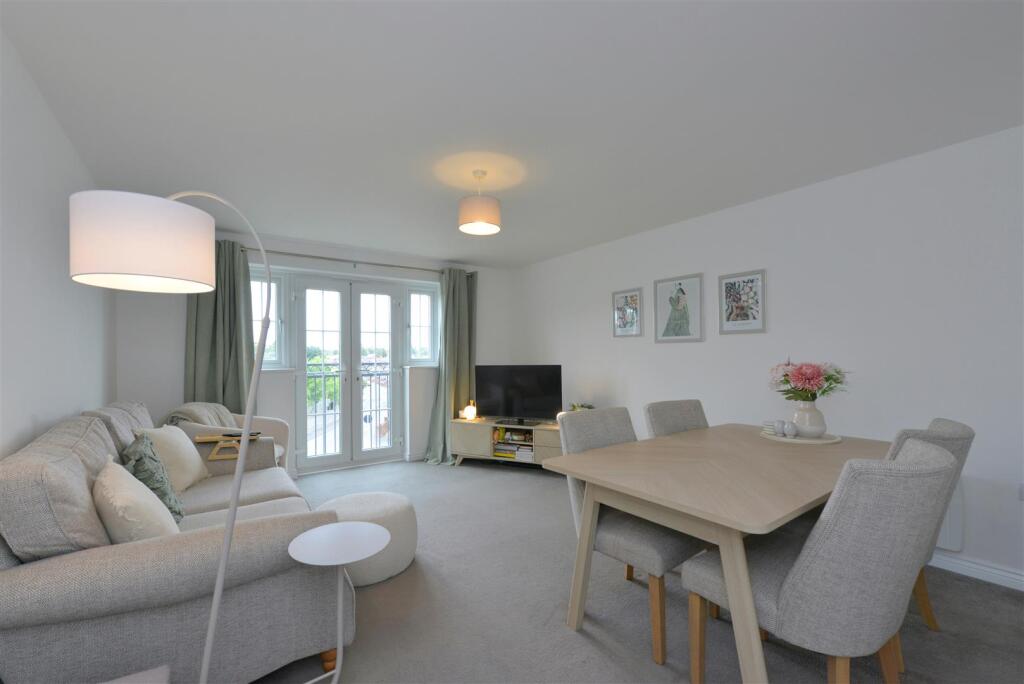 Apartment in Shrewsbury, Greenfields - View 3