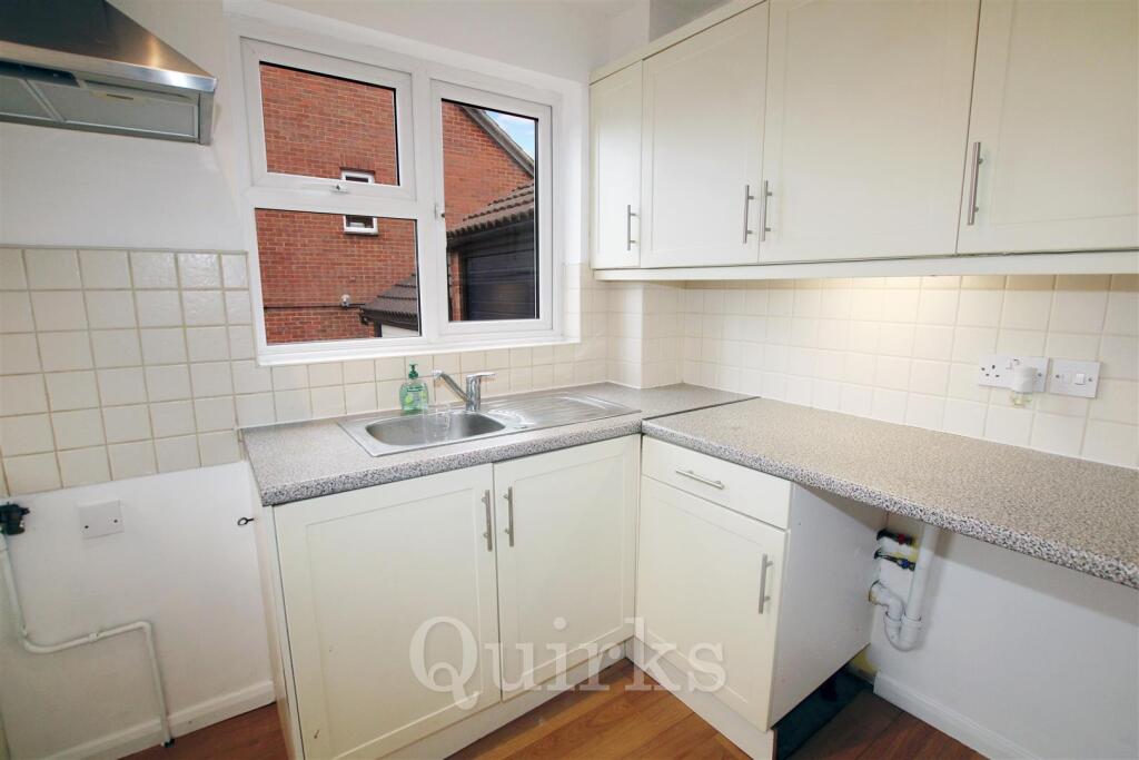 Berkeley Drive, Billericay photo 4