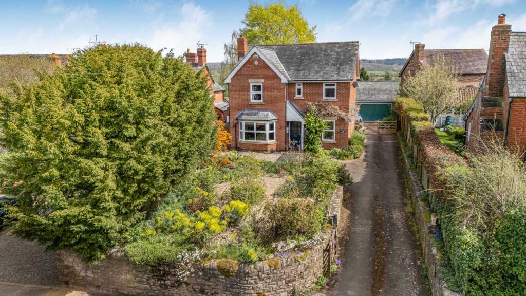 Main image of property: Oakley House, Luston, Leominster, Herefordshire, HR6 0EB