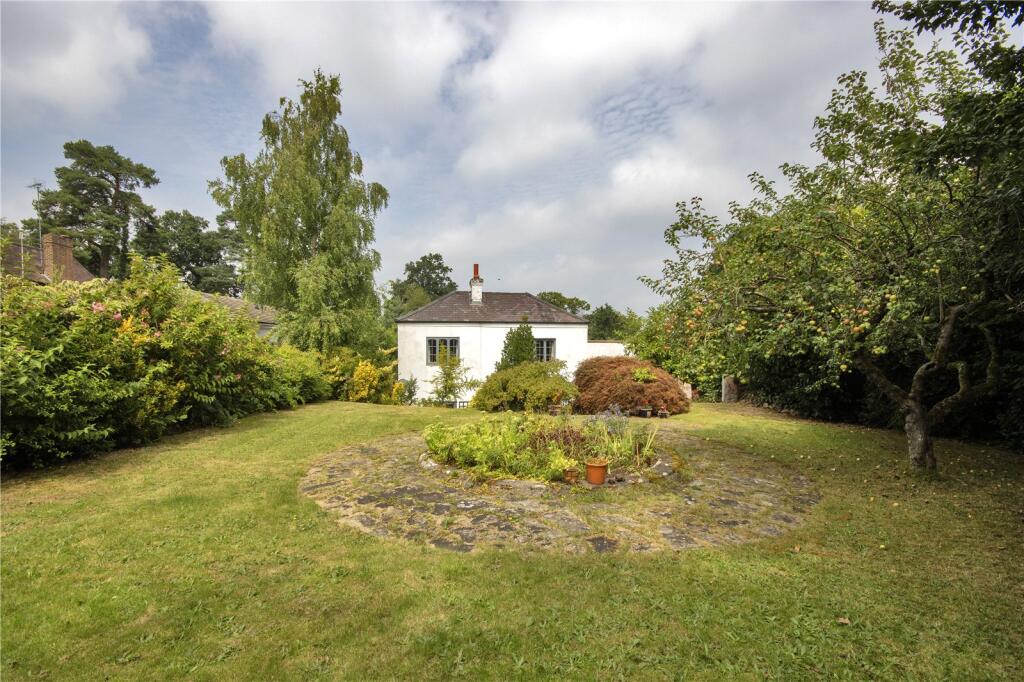 House in Sevenoaks, St John's - More