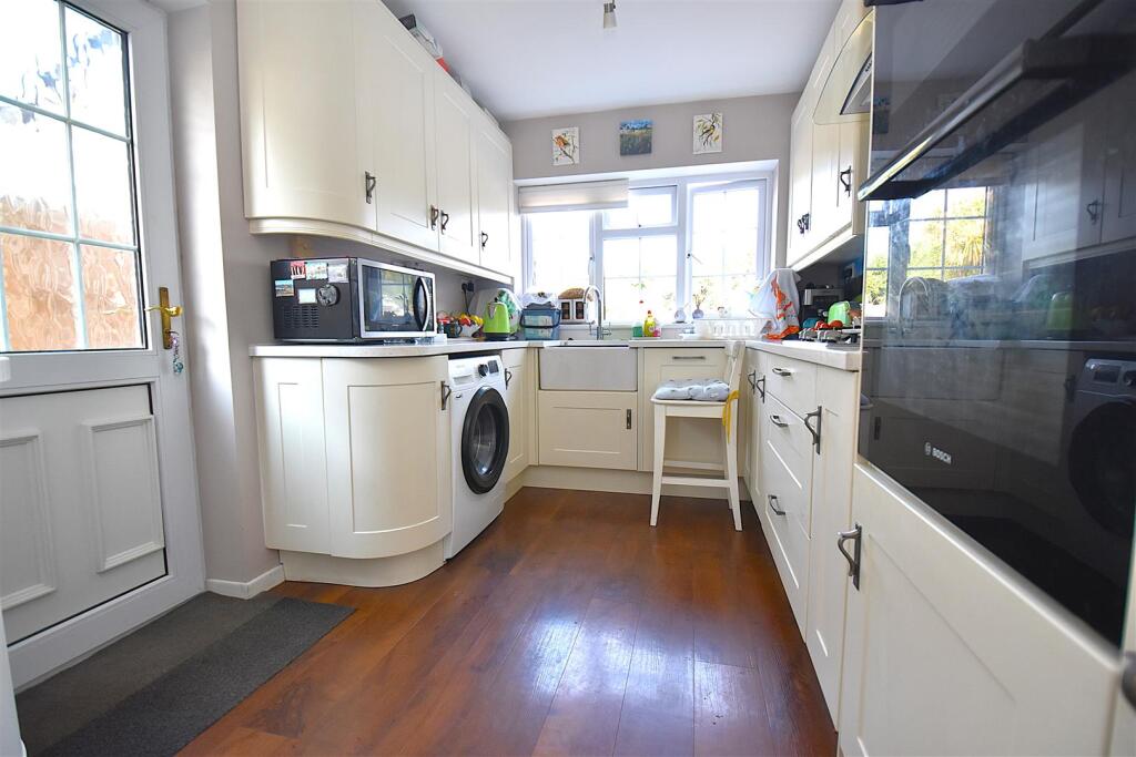 Clifton Road, Rochford photo 4