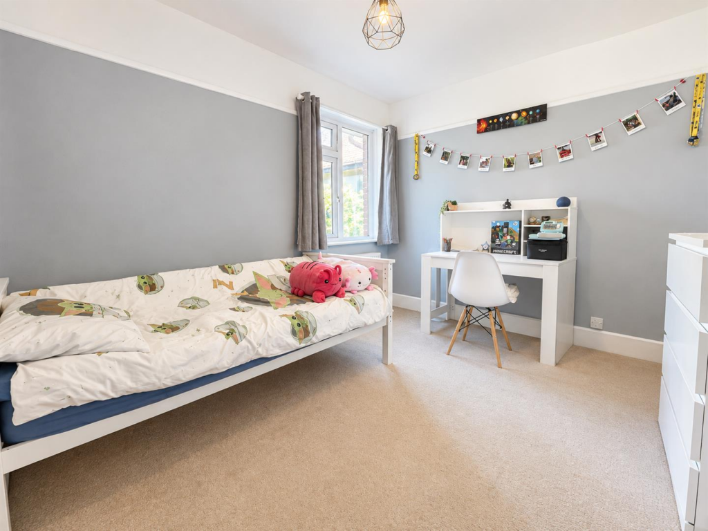 House in Gosport, Lee-on-the-Solent - More