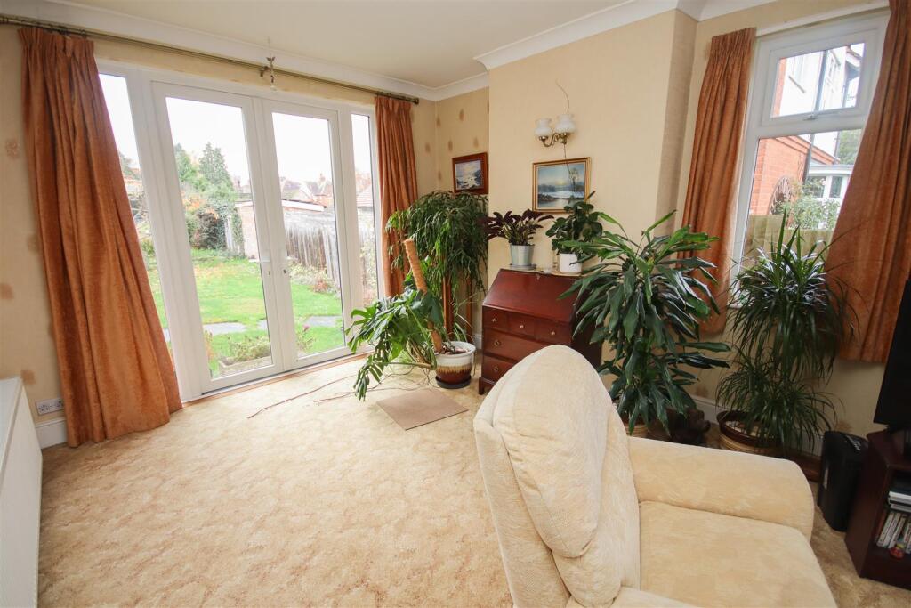 House in Rushden, North Northamptonshire - View 4