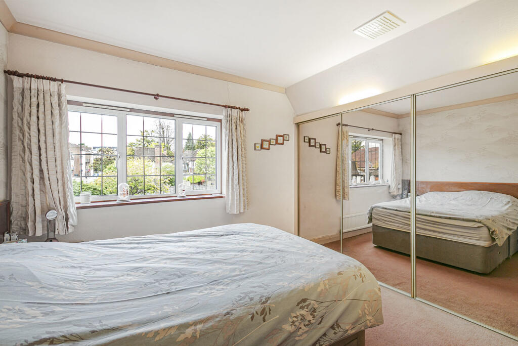 The Close, West Byfleet, Surrey, KT14 photo 4