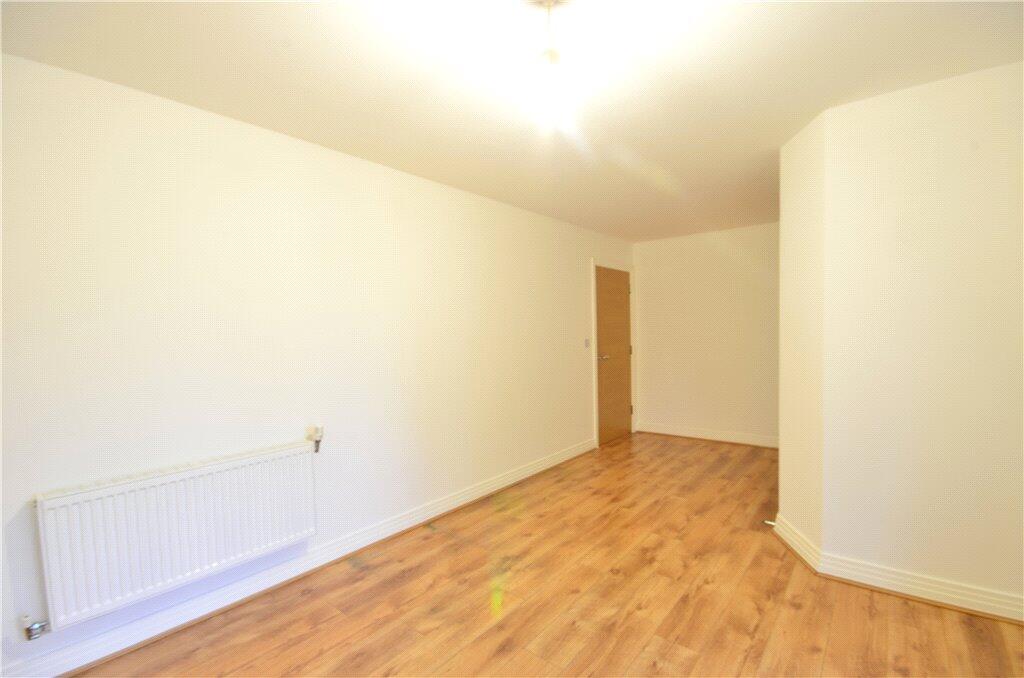 Apartment in Southall - View 5