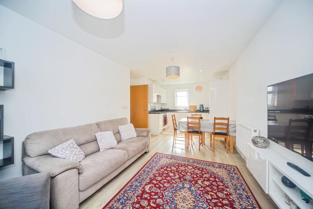 Apartment in Southampton - View 3