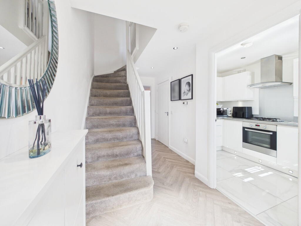 16 Sandilands View, Edinburgh, EH16 4DF photo 2