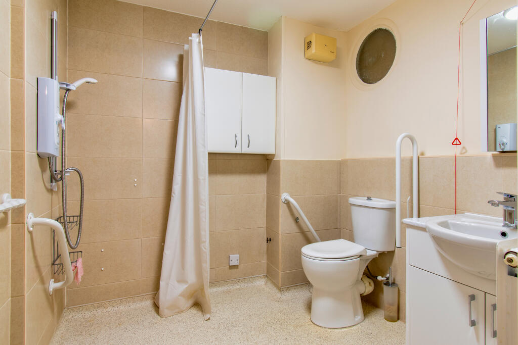 Kennet Court, Wokingham, Berkshire - More