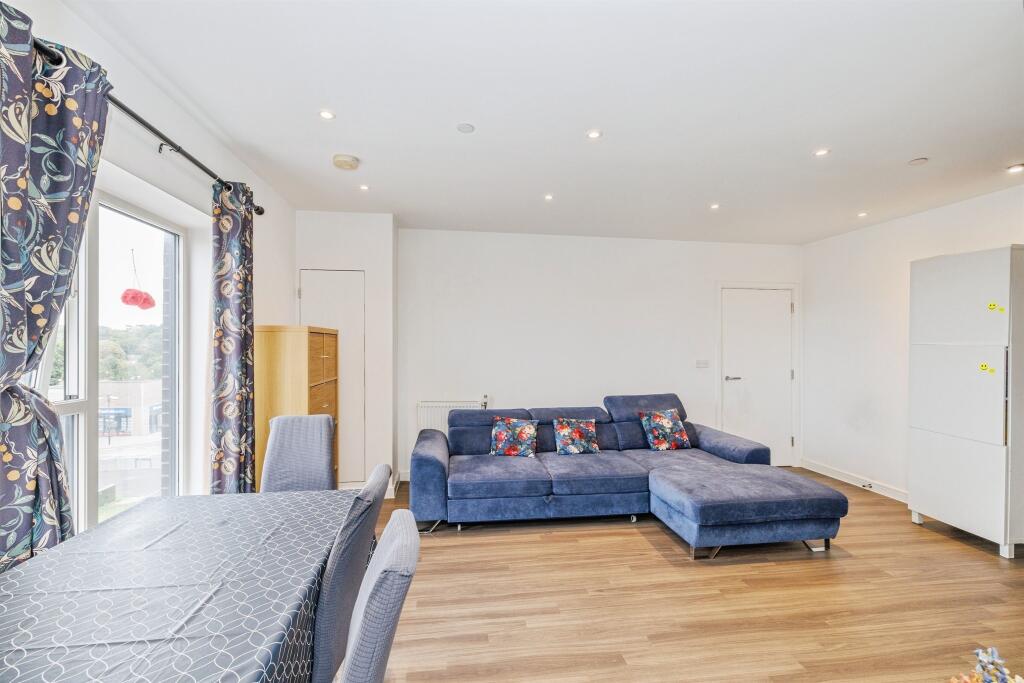 Apartment in Three Rivers, Watford Rural - View 5