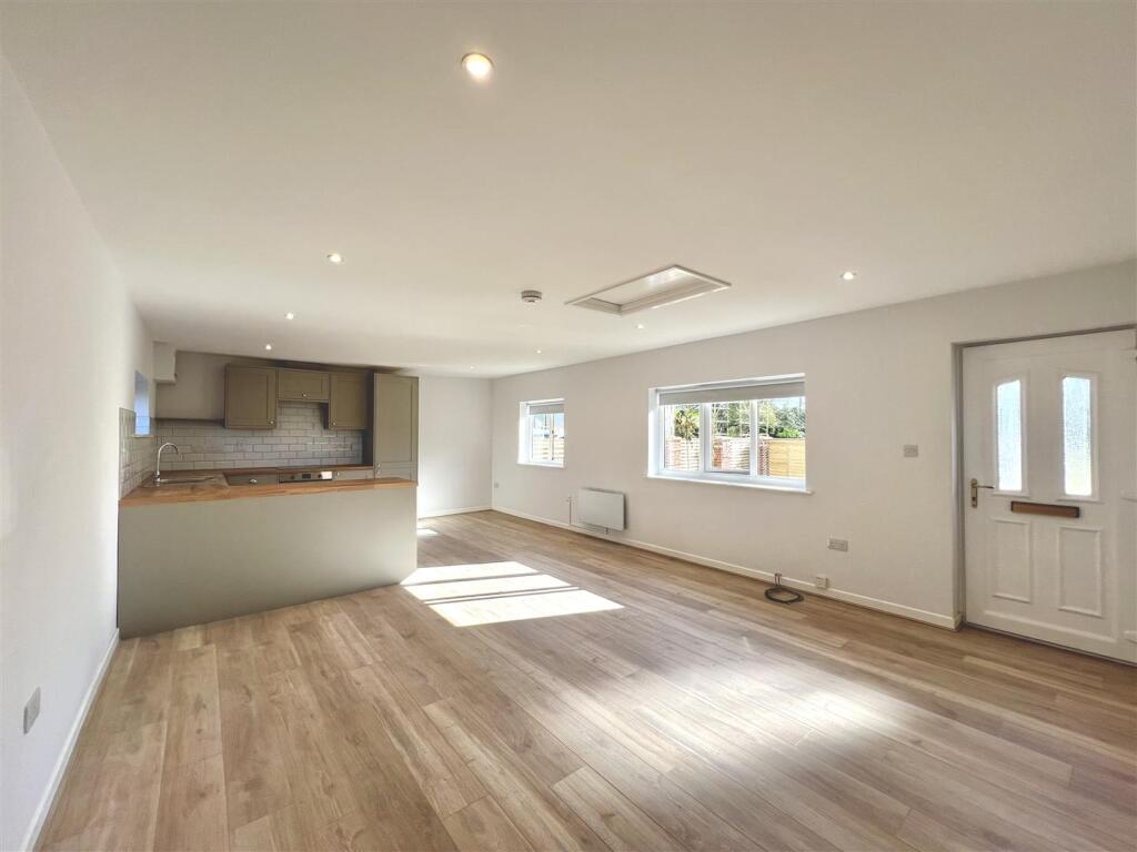 Main image of property: Hascot Hill, Battisford