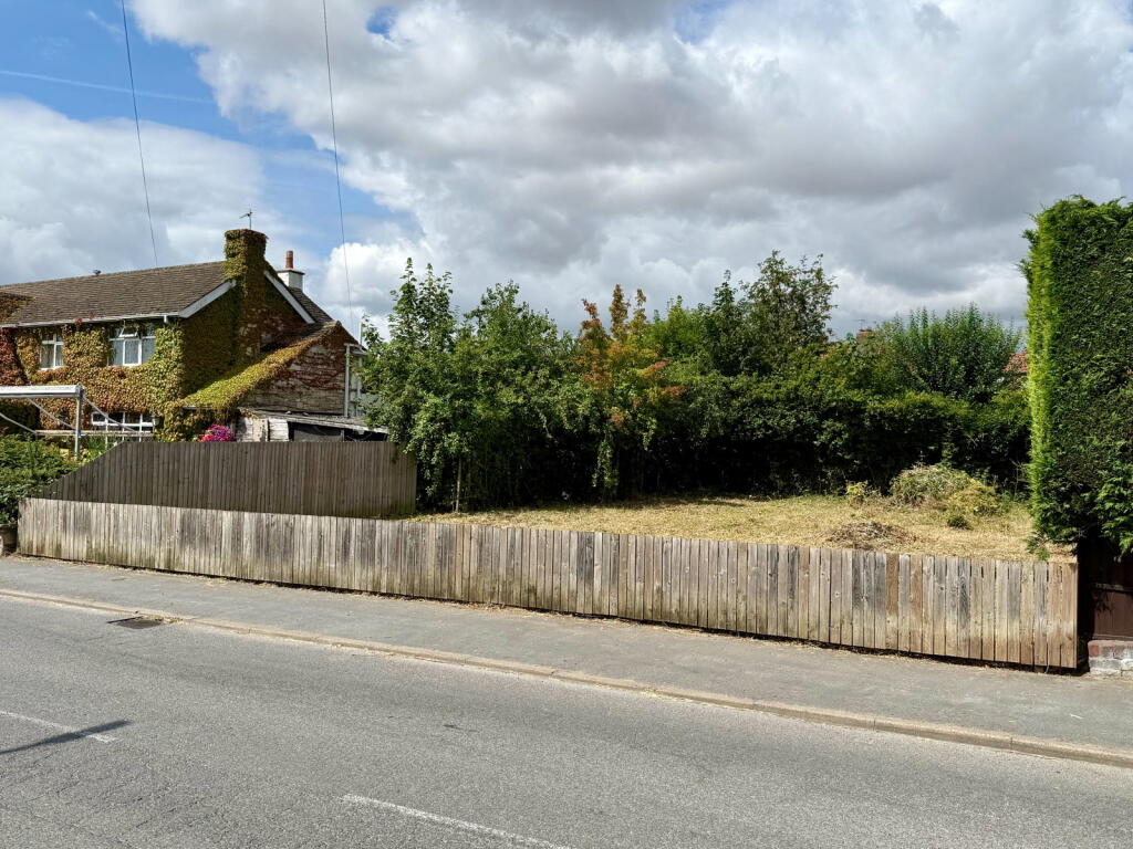 Tadcaster ~ Building Plot, Land between The Jackdaw & No. 50 Stutton Road, LS24 9HJ