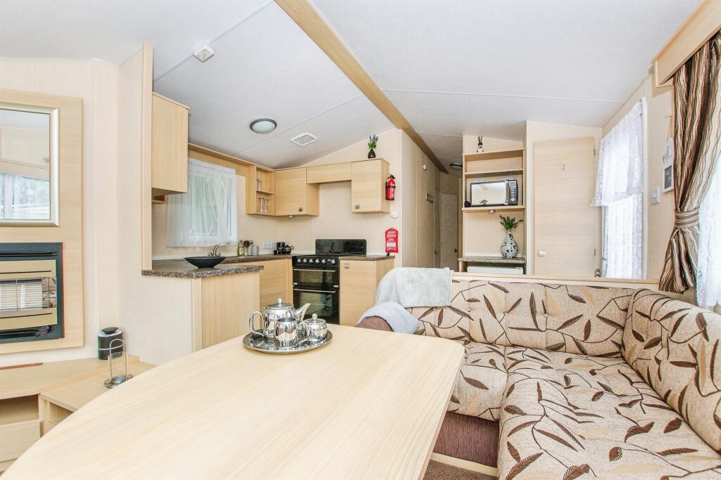 House in South Holland, Lutton - View 5