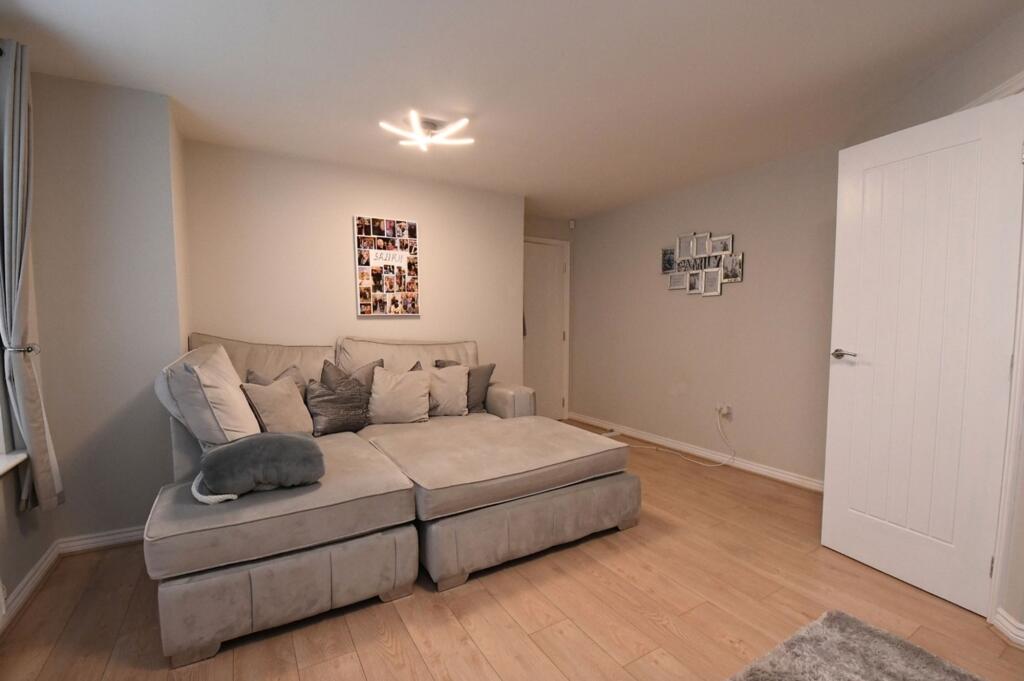 Hatherton Court, Worsley, M28 photo 4