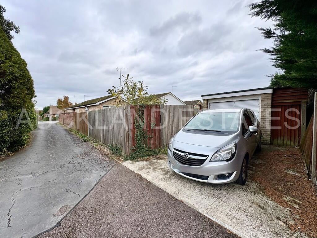 Additional image 14 of Knolles Crescent, Welham Green
