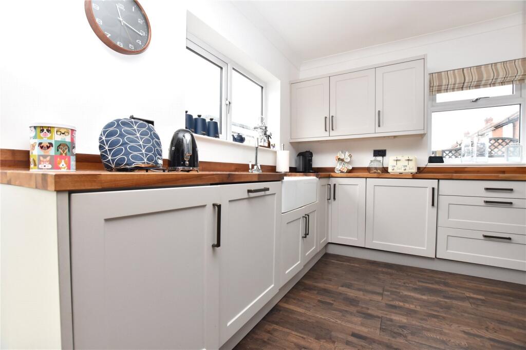 Westerton Road, Tingley, Wakefield, West Yorkshire photo 5